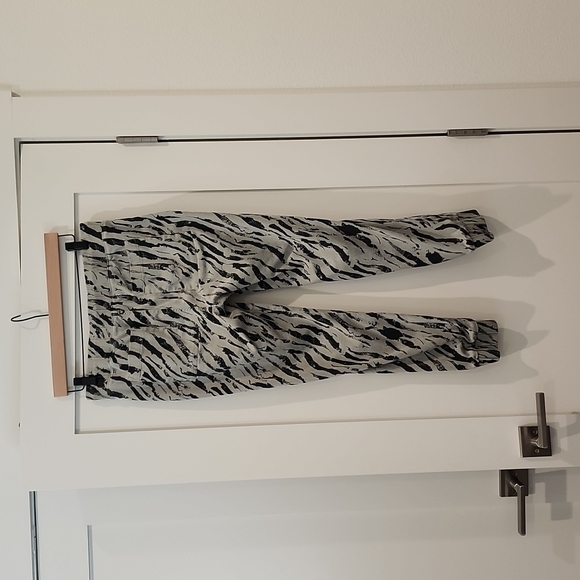 Cloth and Stone Joggers Size Small - Picture 2 of 10